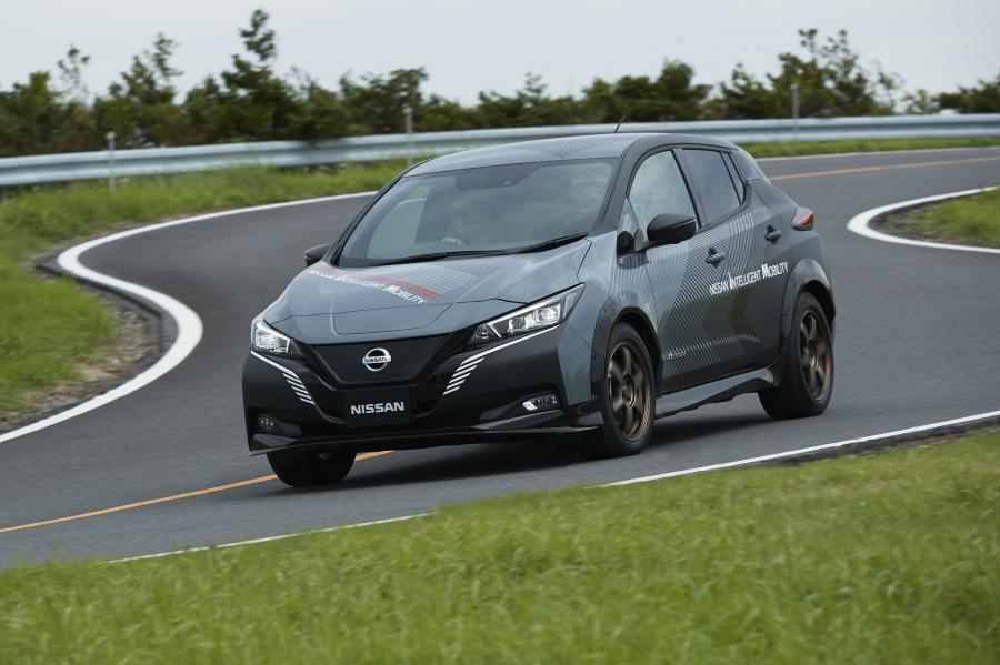  Nissan Leaf All-Wheel-Control Test Сar 2019 года  (фото 4 из 19)